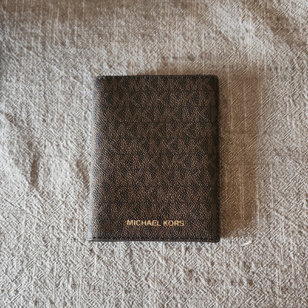 Nwot Michael Kors Brown Key Card Holder Monogram